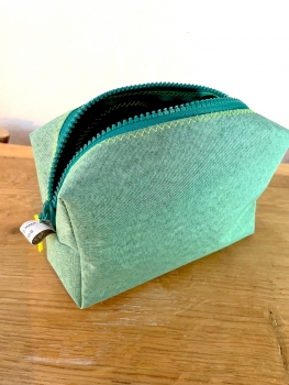 Kosmetiktasche grün eckig mit Zahl